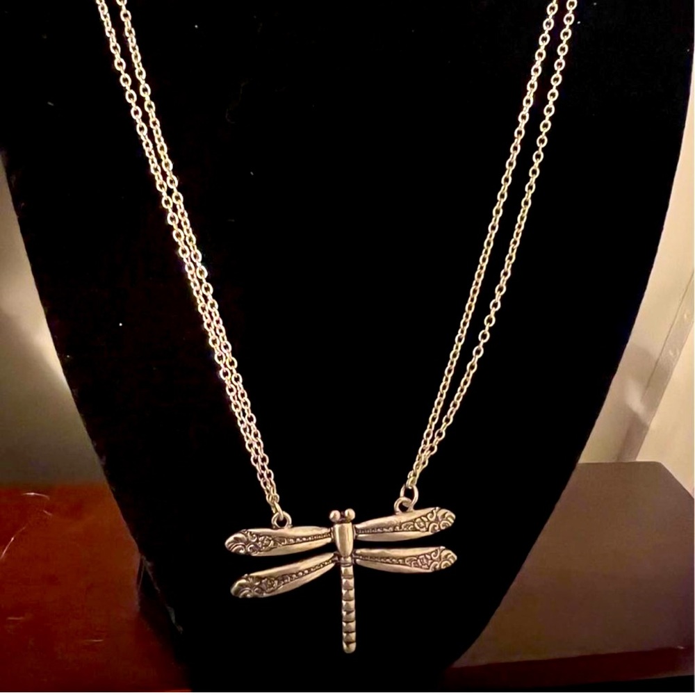 Small dragonfly double chain necklace.